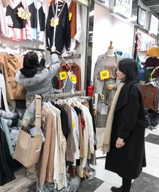 許多英德人的衣服都來自這里 廣州最 平 服裝批發(fā)市場(chǎng),100元就能淘到5件冬裝