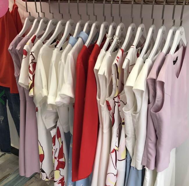 廣州服裝批發(fā)市場(chǎng)有哪些貨可以選擇,開(kāi)服裝店前先定位